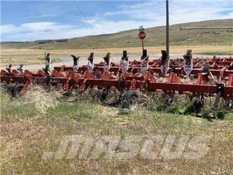 Case IH 1820 Međuredni kultivatori