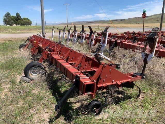 Case IH 1820 Međuredni kultivatori