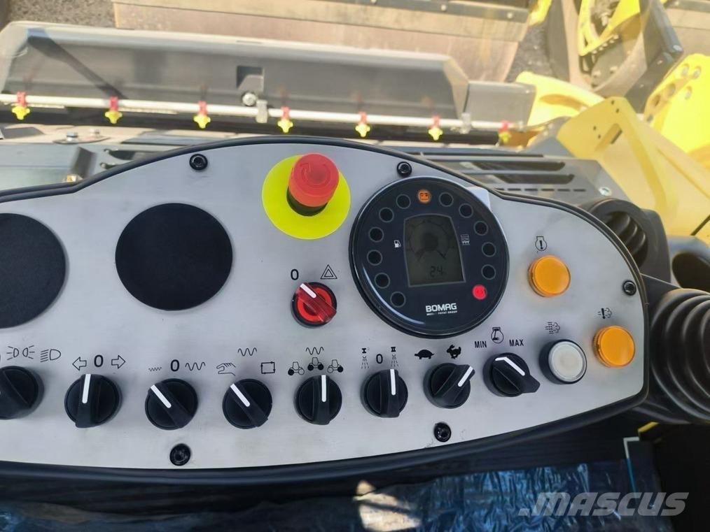 Bomag BW 203 AD-4 Valjci sa dvojnim bubnjem