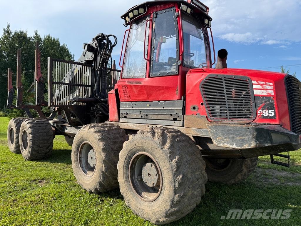 Komatsu 895 Forvarderi