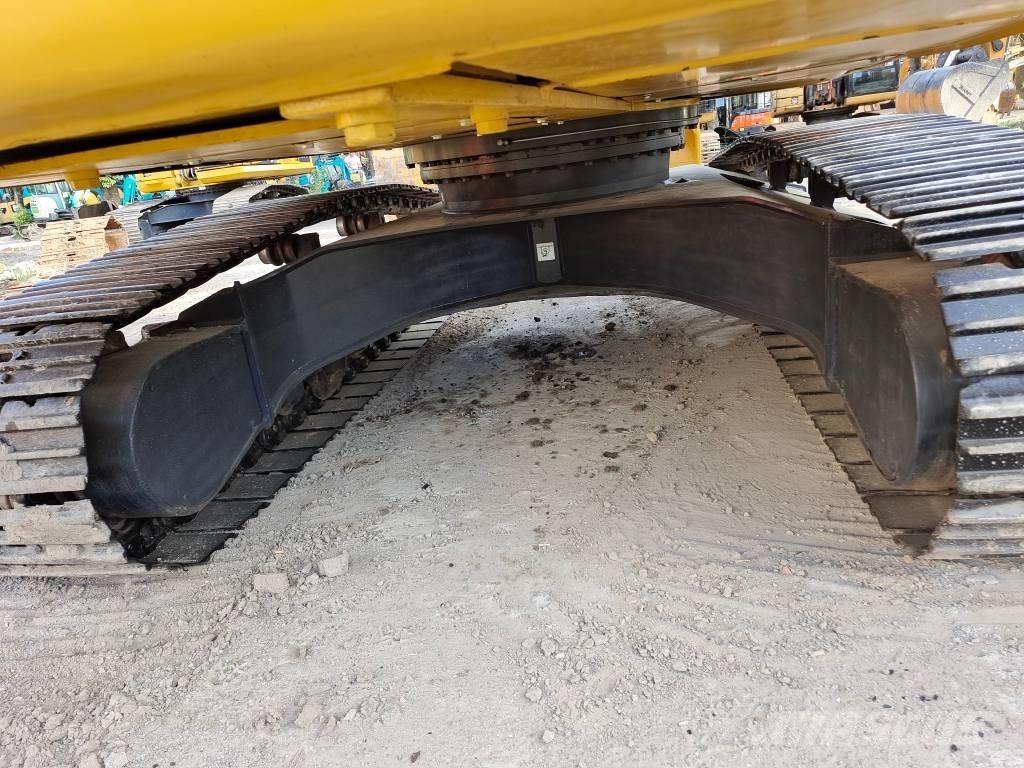 Komatsu PC 220-8 Bageri gusjeničari