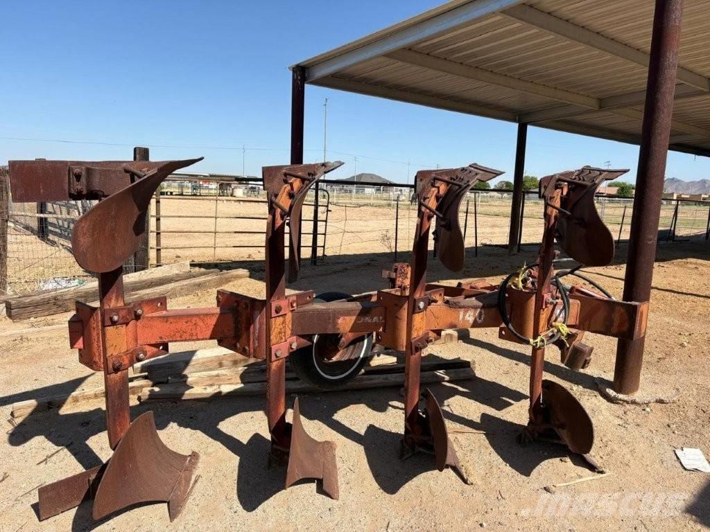 Case IH 140 plow Ostala oprema za traktore