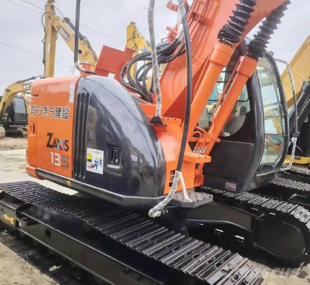 Hitachi 135US-6 Bageri gusjeničari