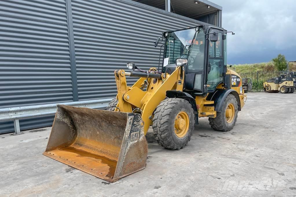 CAT 907M Utovarivači na kotačima