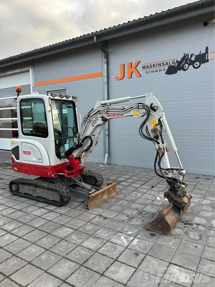 Takeuchi TB 225 Mini bageri <7t