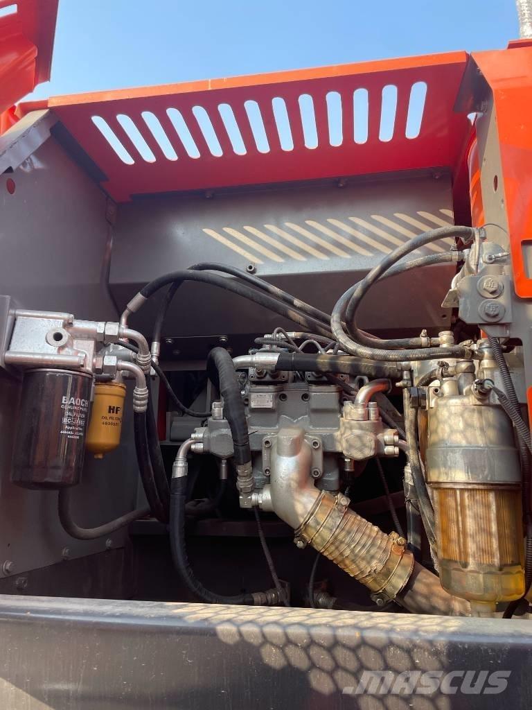 Hitachi ZX 210 Bageri gusjeničari