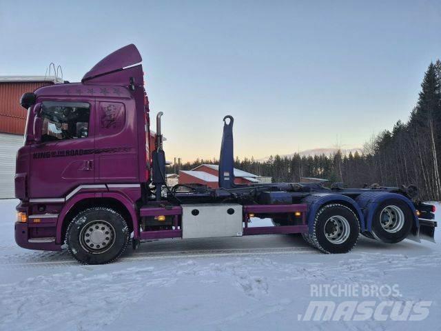 Scania R 560 Rol kiper kamioni s kukama za dizanje