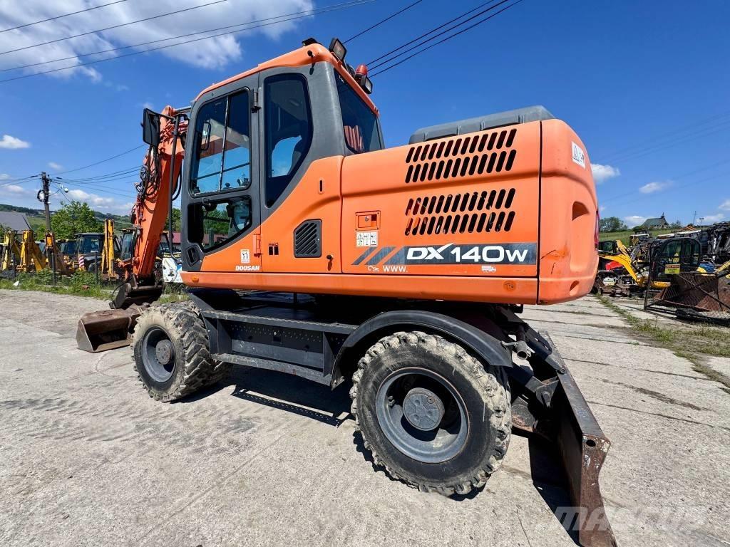 Doosan DX 140 W-3 Bageri na kotačima