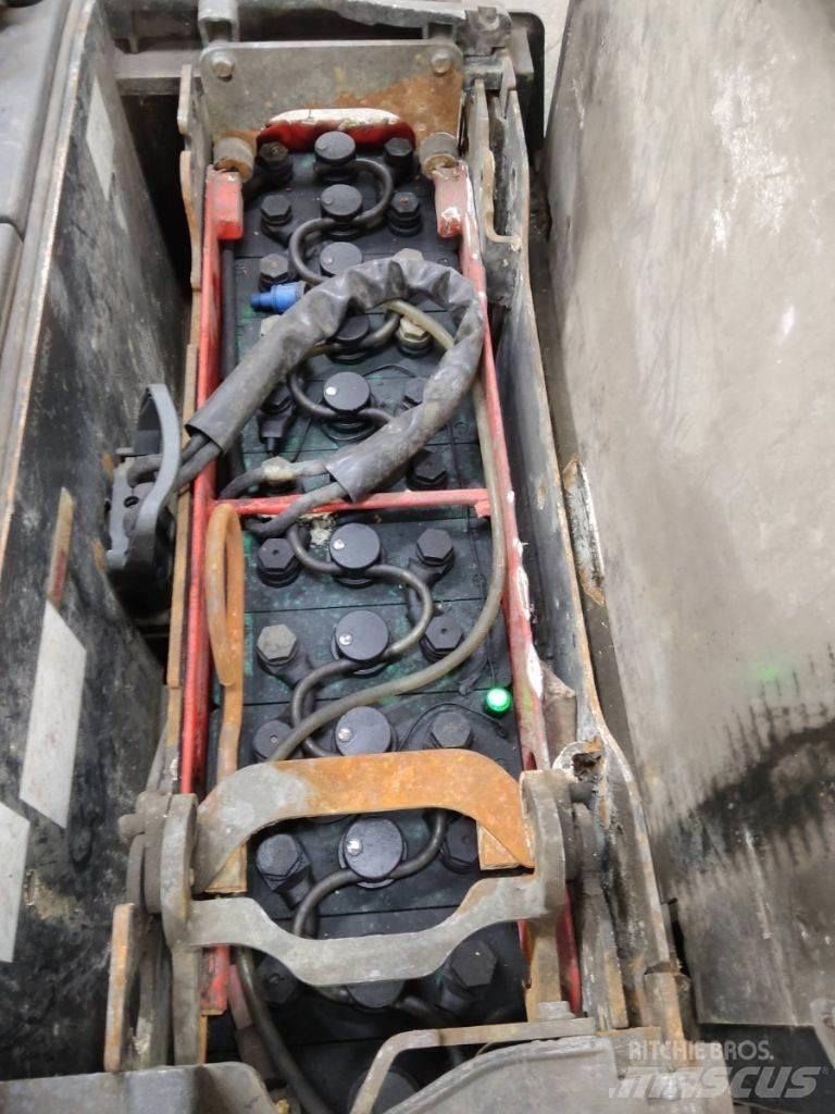 Linde D12P Ručni električni viličar