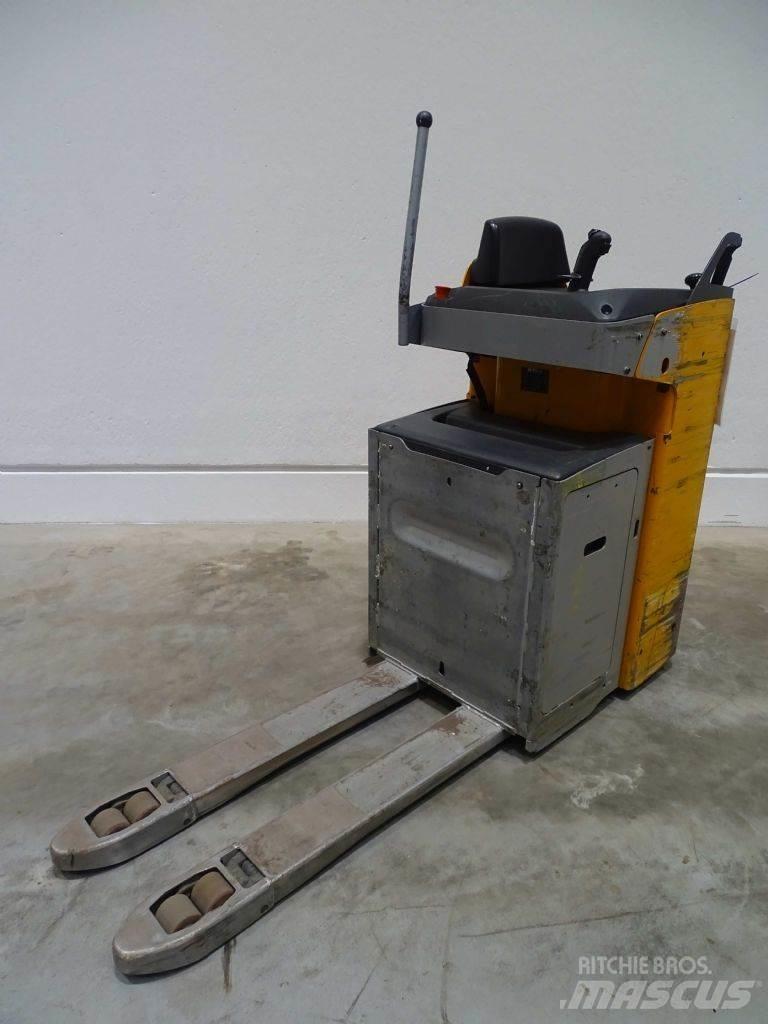 Still SXH20 Nisko podizni električni viličar