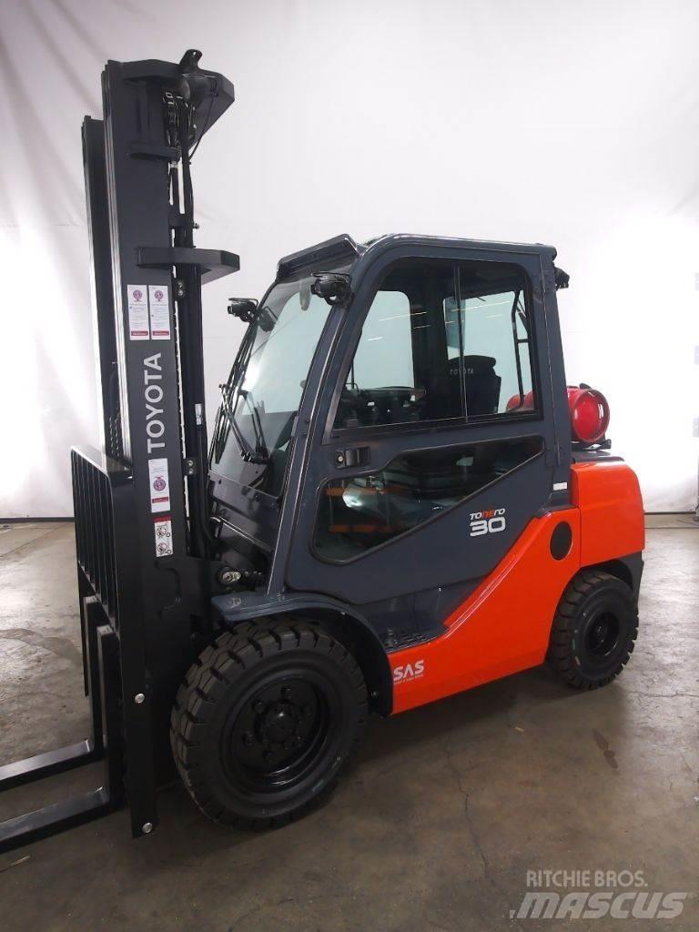Toyota 02-8FGF30 Plinski viličari