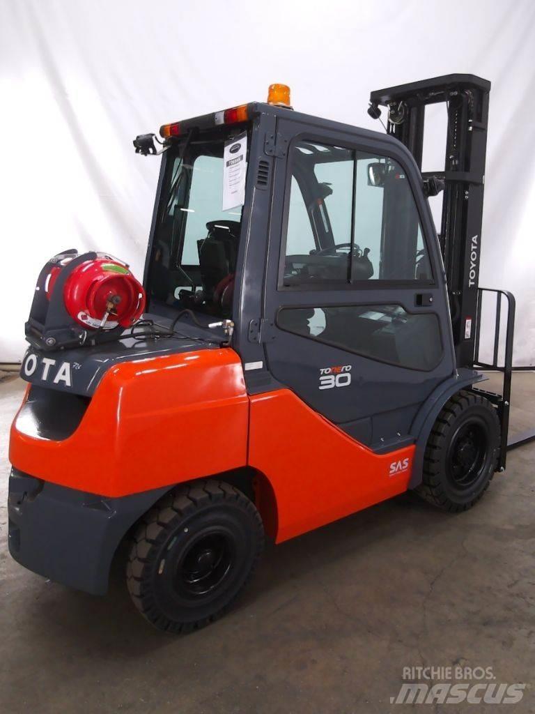 Toyota 02-8FGF30 Plinski viličari