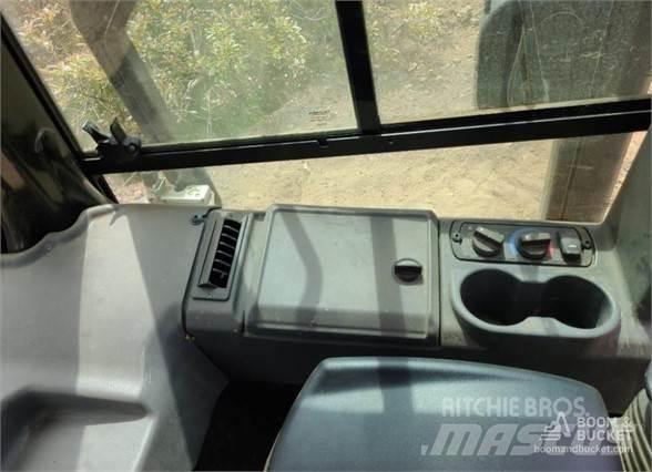 CAT D3 Buldožeri gusjeničari