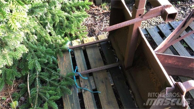 Ålø Priključci za prednji utovarivač