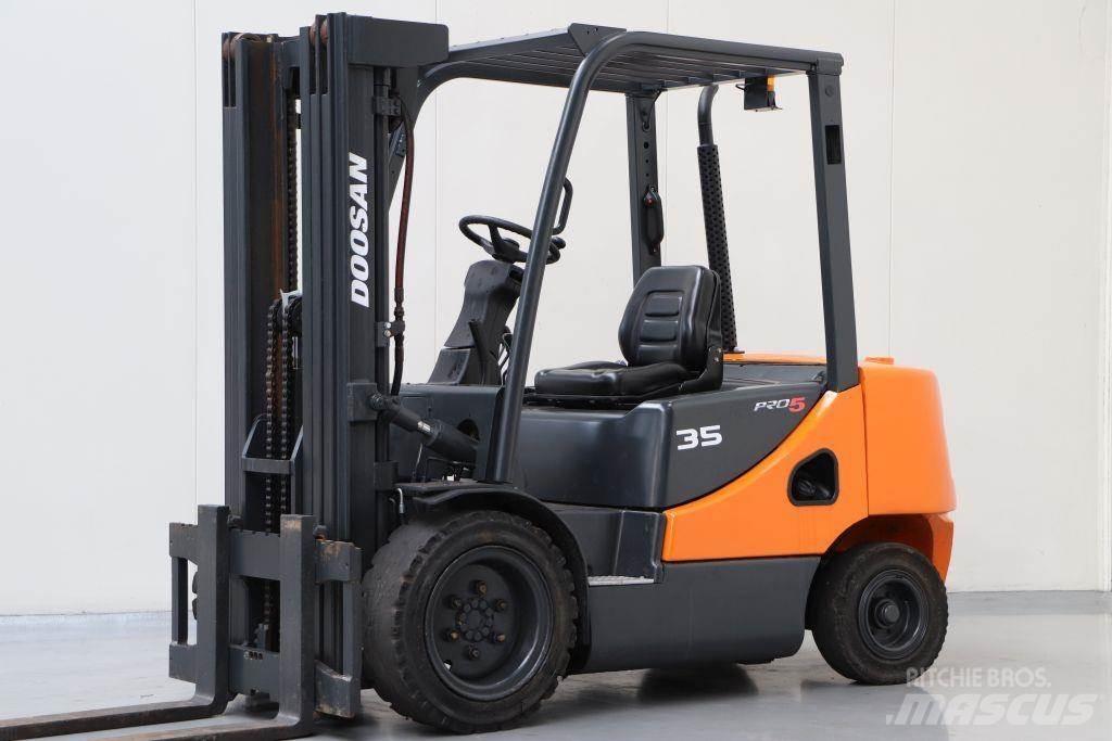 Doosan D35S Dizelski viličari