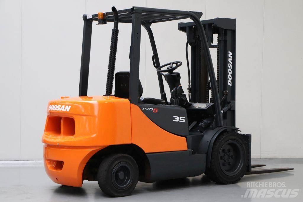 Doosan D35S Dizelski viličari