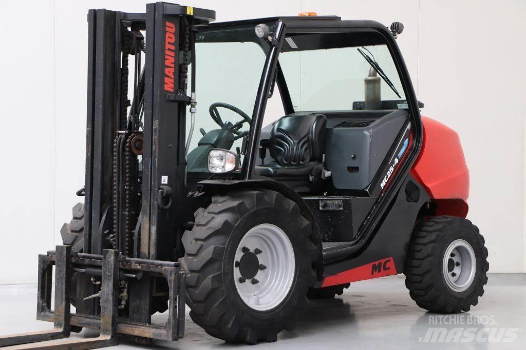 Manitou MC25-4 Terenski viličar