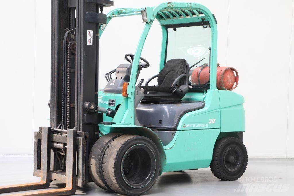 Mitsubishi FG30N Plinski viličari
