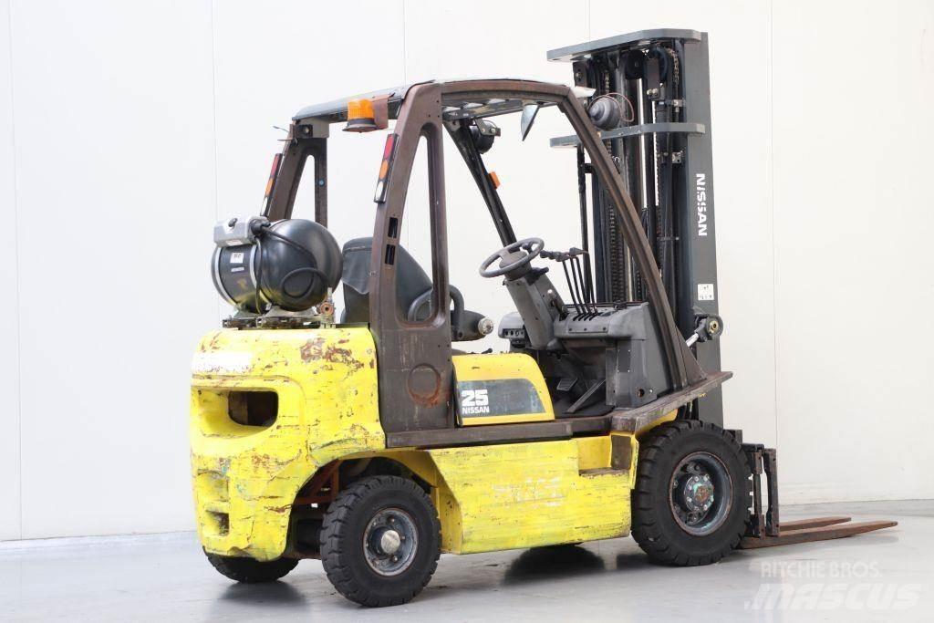 Nissan UD02A25PQ Plinski viličari