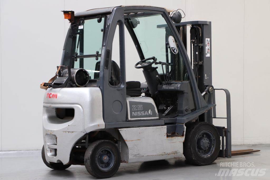 Nissan UD02A25PQ Plinski viličari