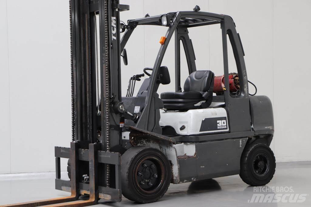 Nissan UG1D2A30LQ Plinski viličari