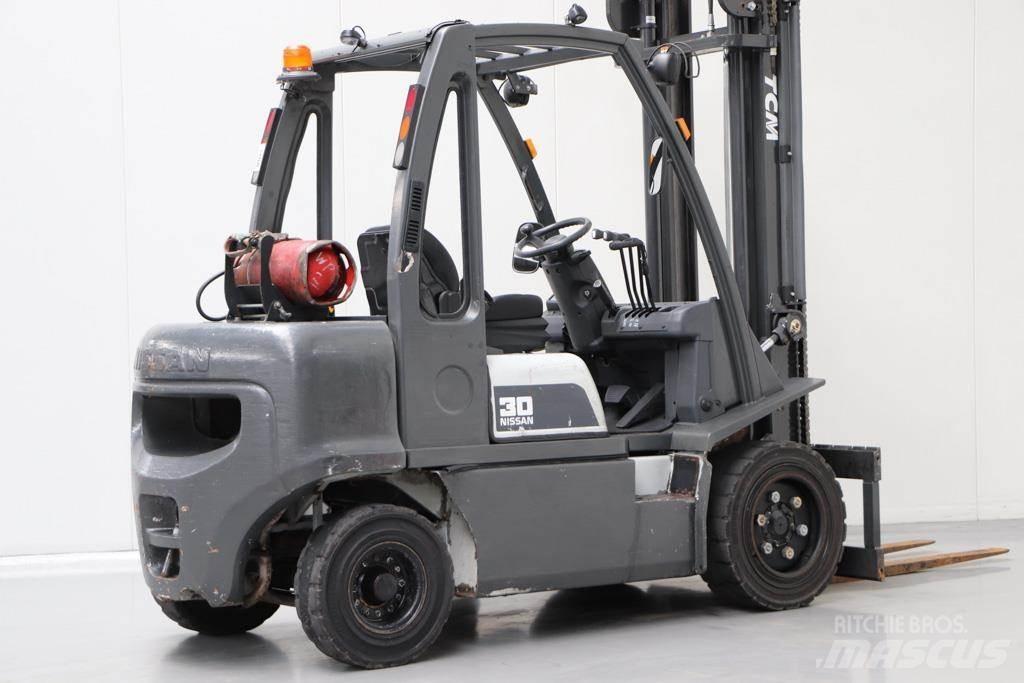 Nissan UG1D2A30LQ Plinski viličari