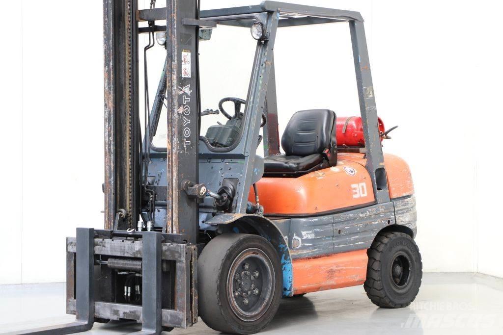 Toyota 02-6FGF30 Plinski viličari