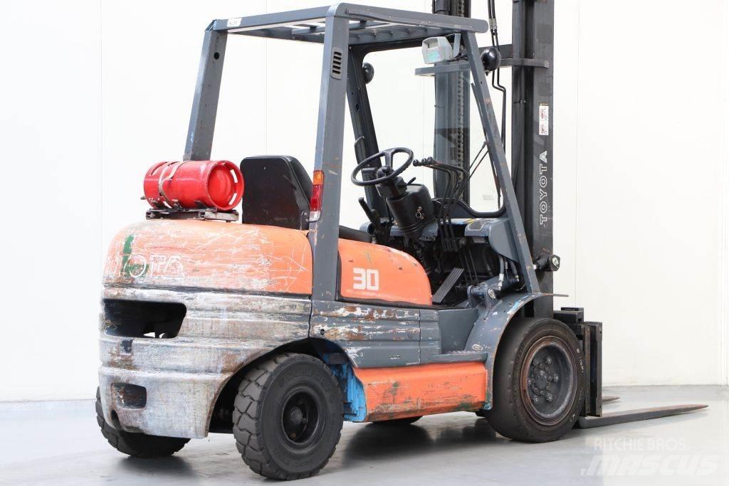 Toyota 02-6FGF30 Plinski viličari