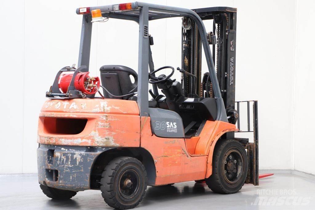Toyota 02-7FGF30 Plinski viličari