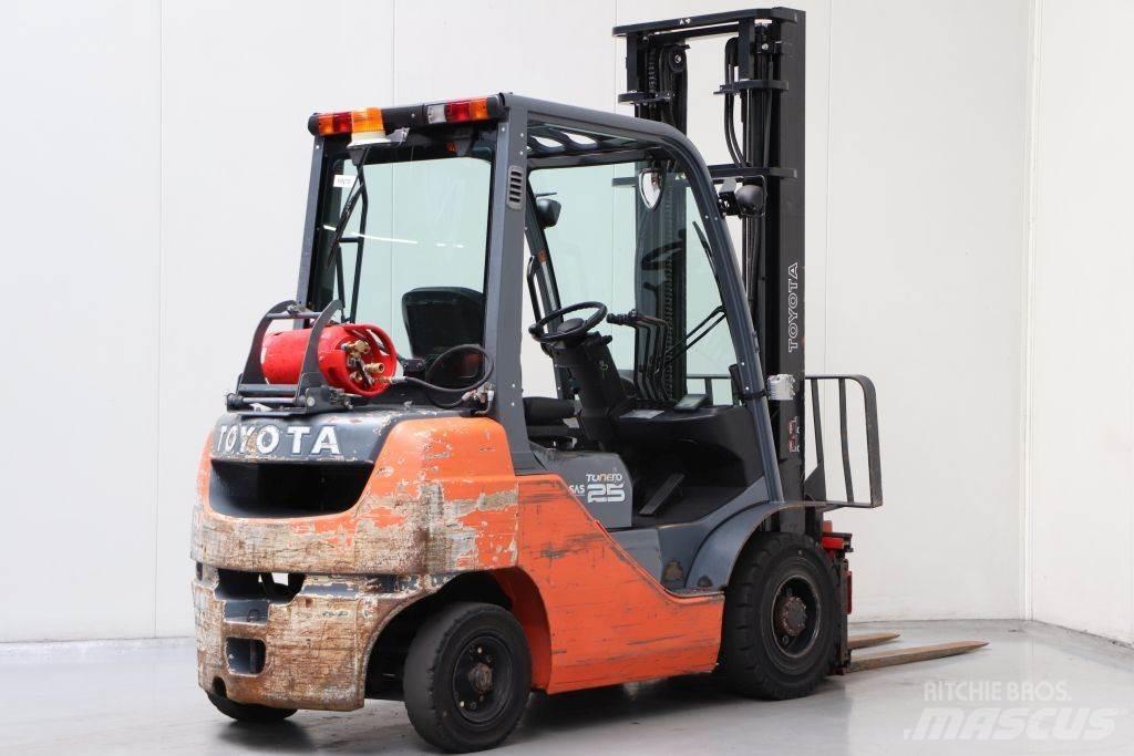 Toyota 02-8FGF25 Plinski viličari