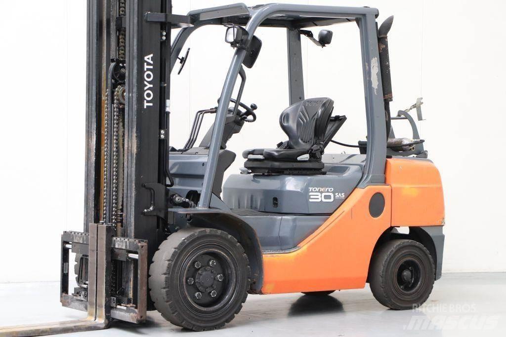 Toyota 02-8FGF30 Plinski viličari