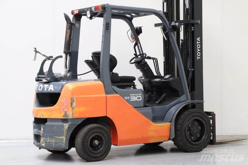 Toyota 02-8FGF30 Plinski viličari