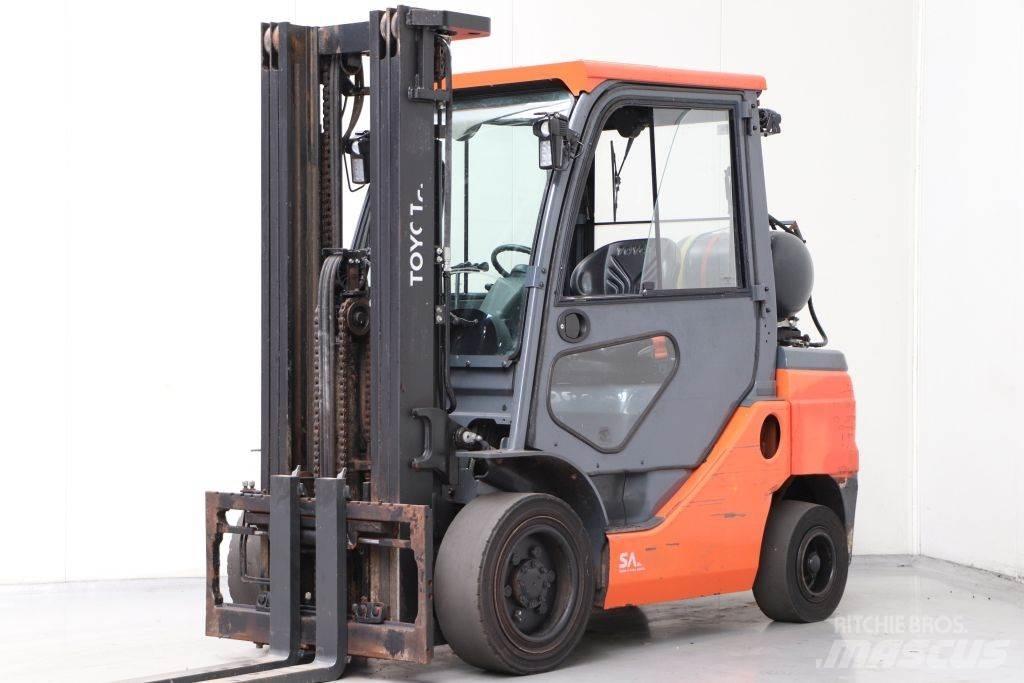 Toyota 02-8FGF30 Plinski viličari