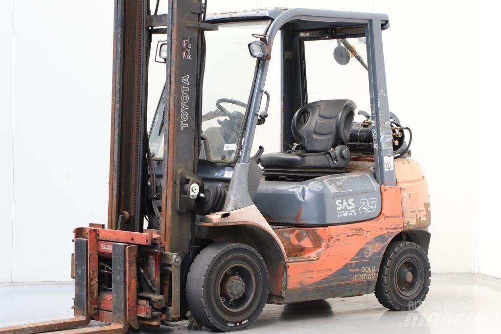Toyota 42-7FGF25 Plinski viličari