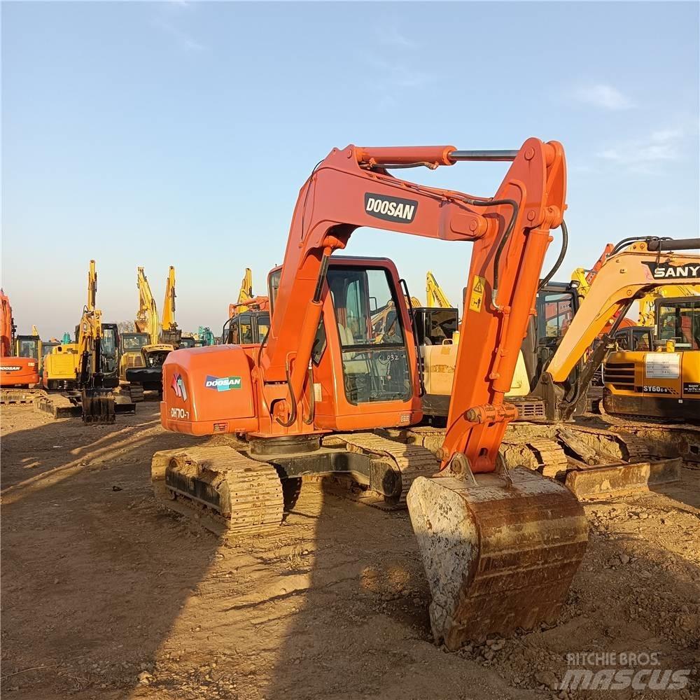 Doosan DH 70 Bageri gusjeničari