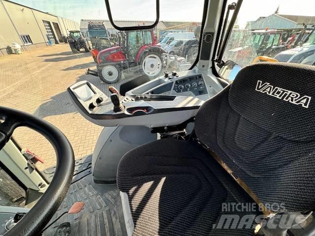 Valtra T214 Versu Traktori