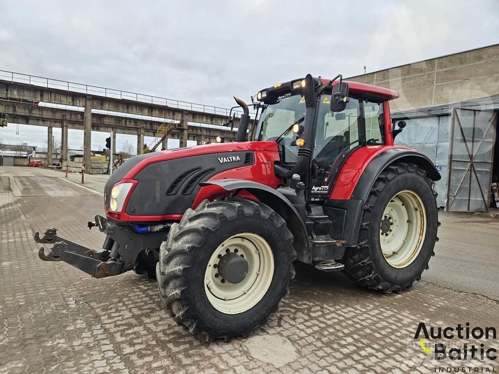 Valtra T213V Traktori