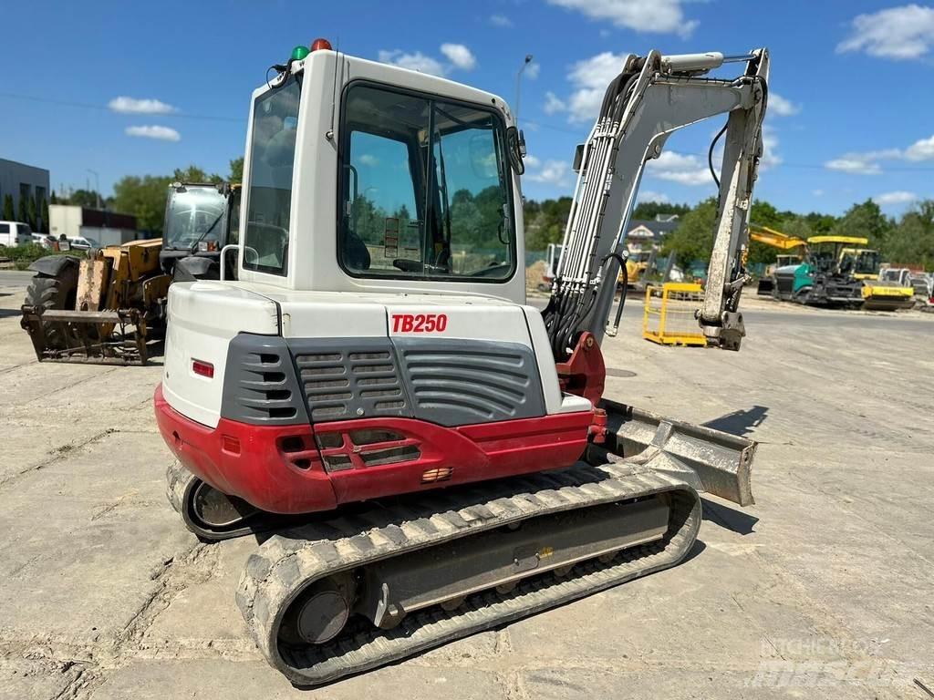 Takeuchi TB250 Mini bageri <7t