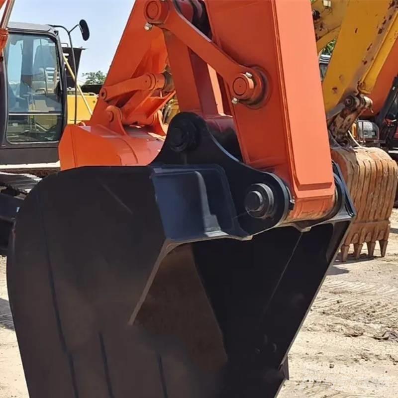 Hitachi ZX 210 Bageri gusjeničari