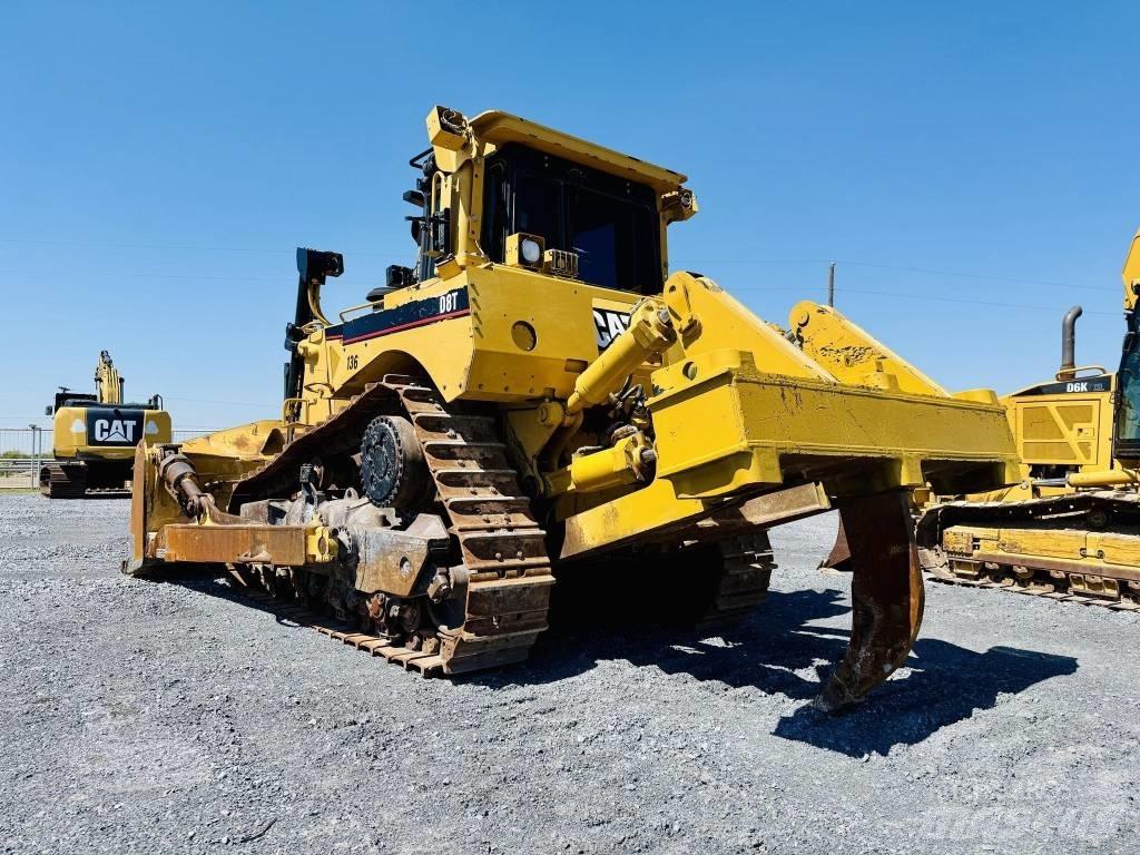 CAT D 8 T Buldožeri gusjeničari