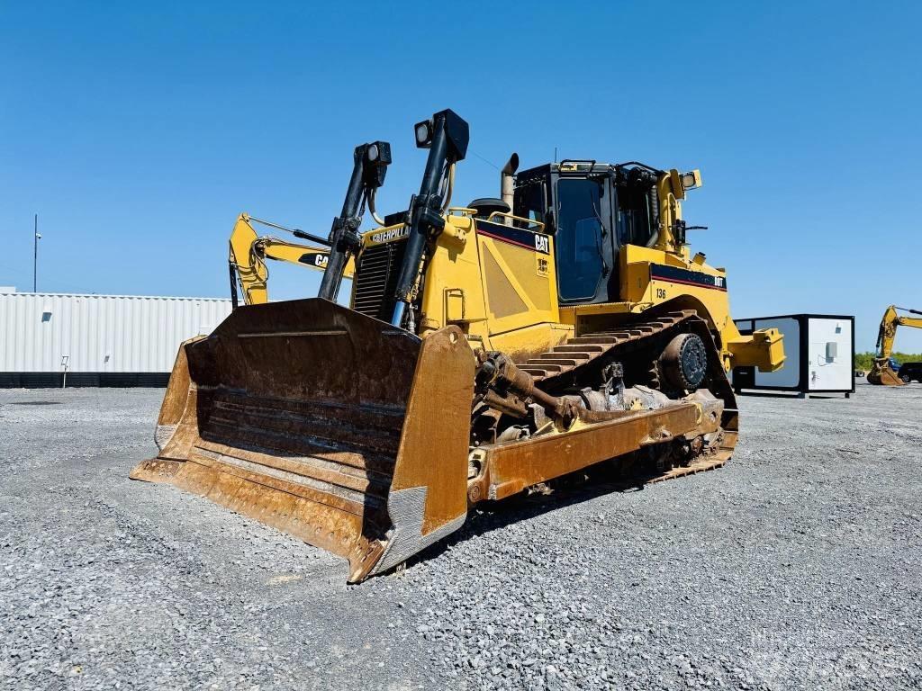 CAT D 8 T Buldožeri gusjeničari