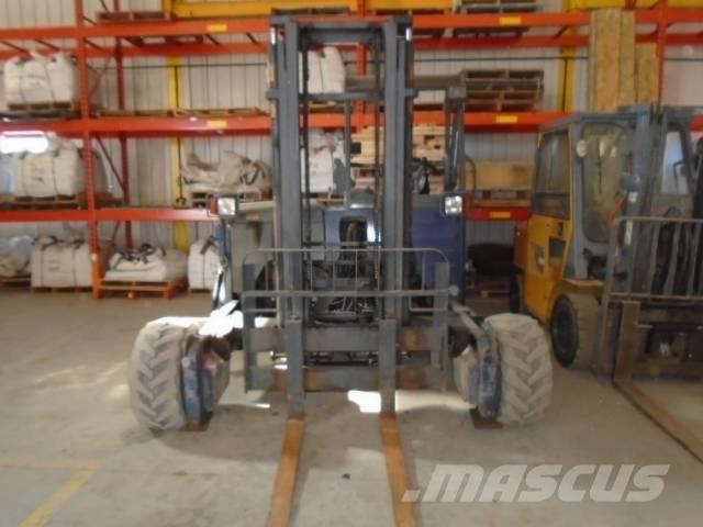 Moffett M45 Terenski viličar