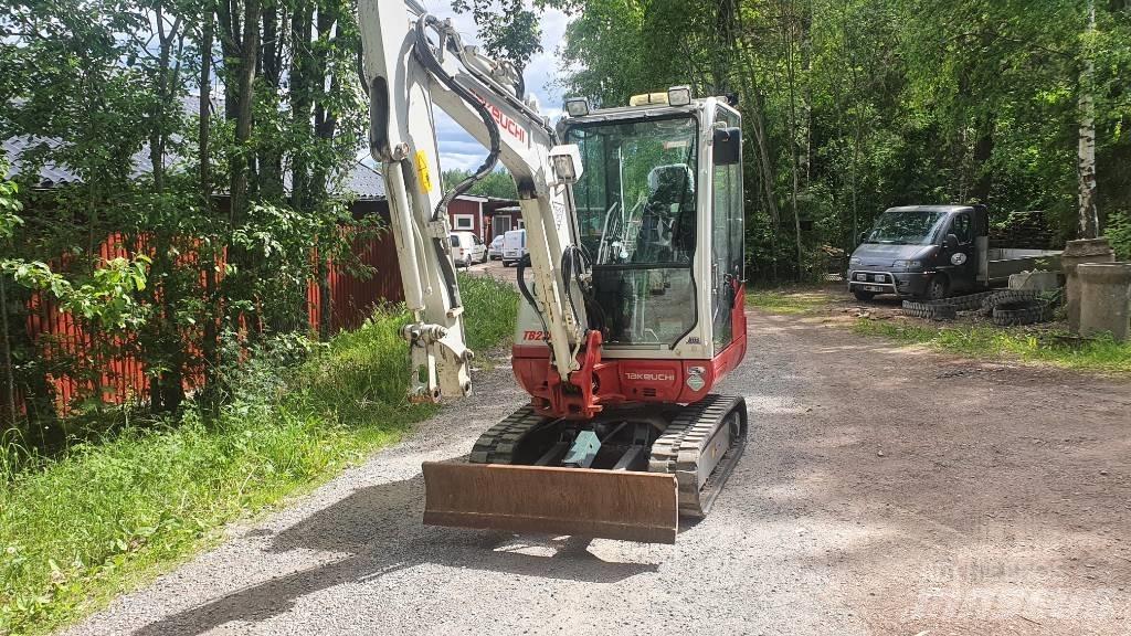 Takeuchi TB230 Mini bageri <7t