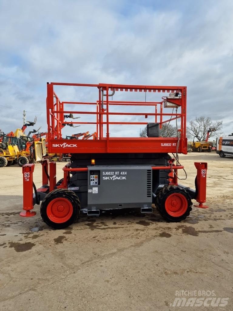 SkyJack SJ 6832 RT Škaraste platforme