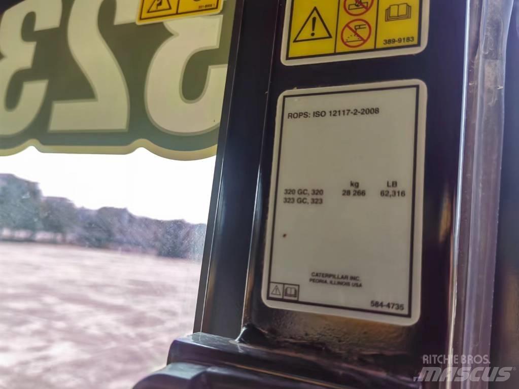 CAT 2022 CAT 323 Bageri na kotačima