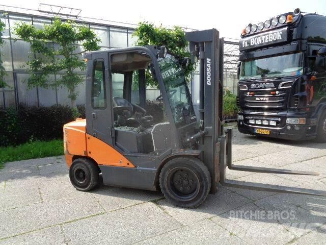 Doosan D35C-7 Dizelski viličari