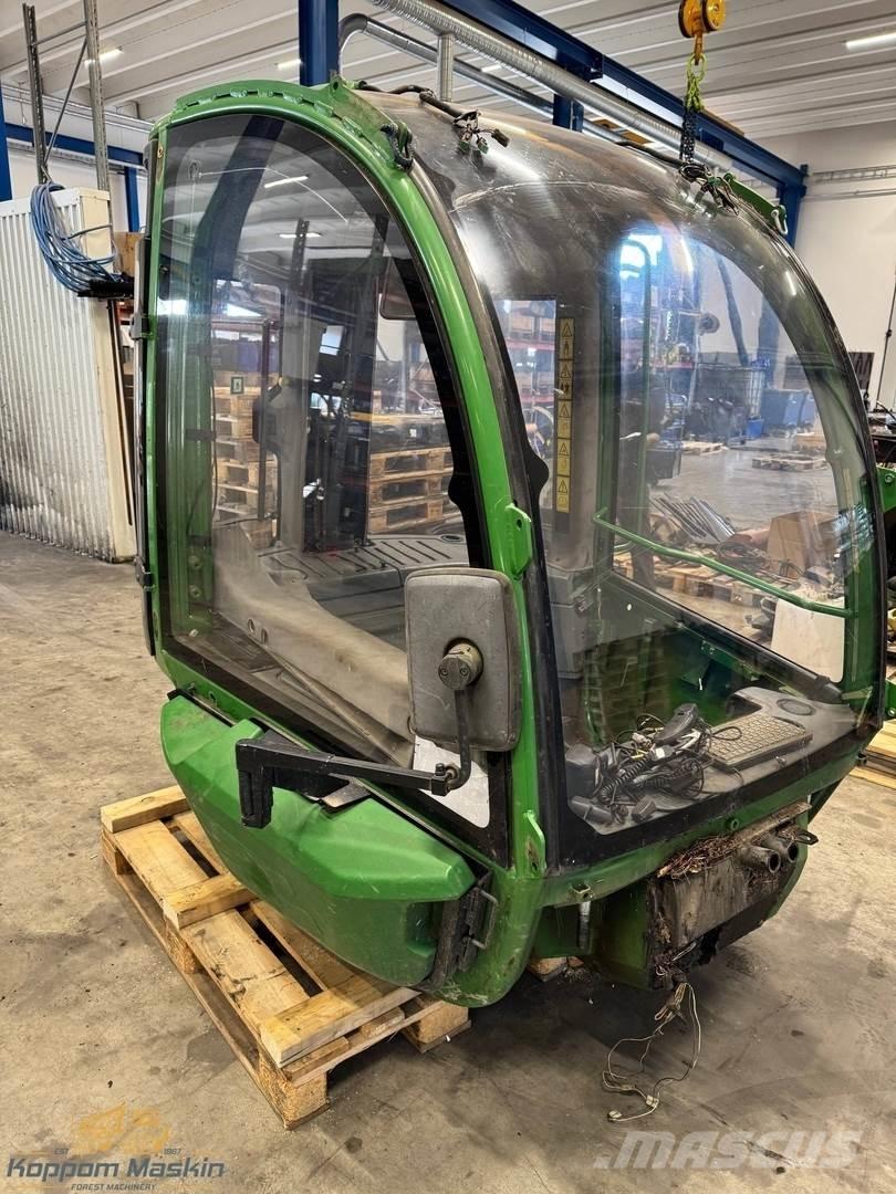 John Deere 1210E Kabine i unutrašnjost