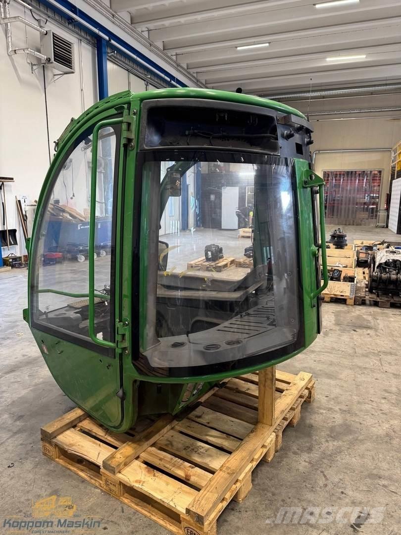 John Deere 1210E Kabine i unutrašnjost