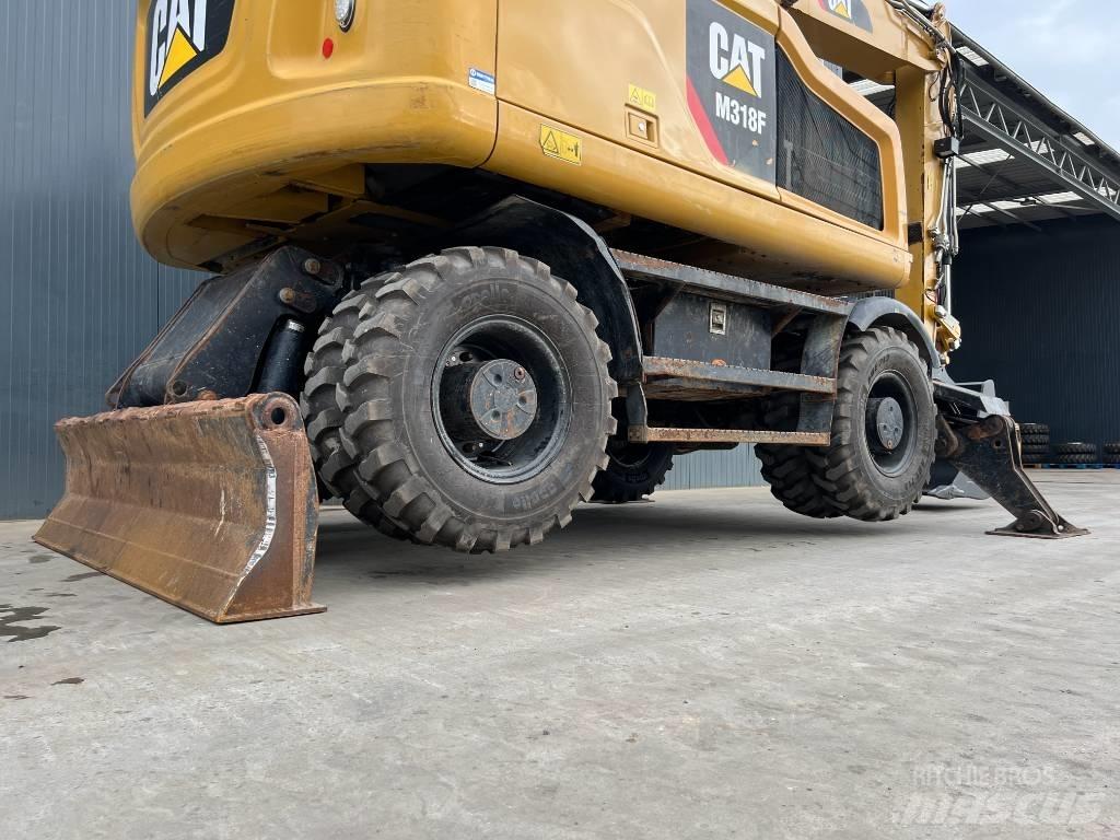 CAT M318F Bageri na kotačima
