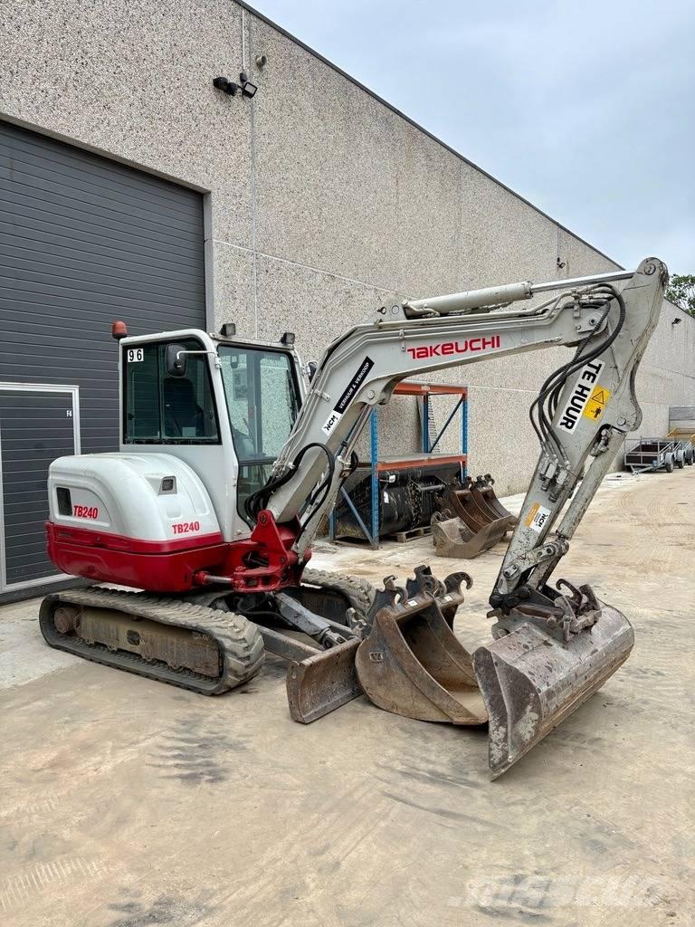 Takeuchi TB 240 Mini bageri <7t